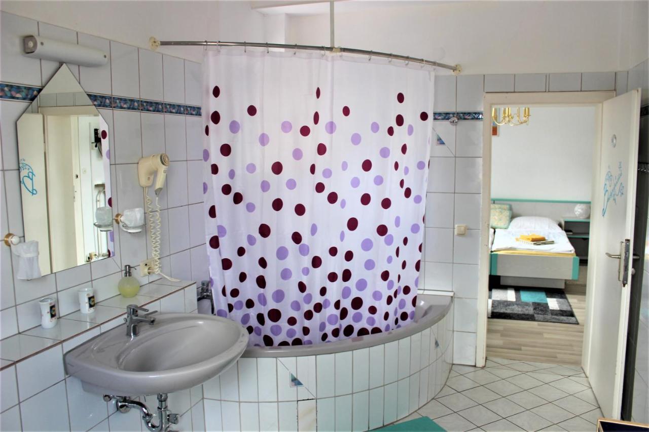 Hotel Zur Post Schwanheim Frankfurt am Main Bagian luar foto
